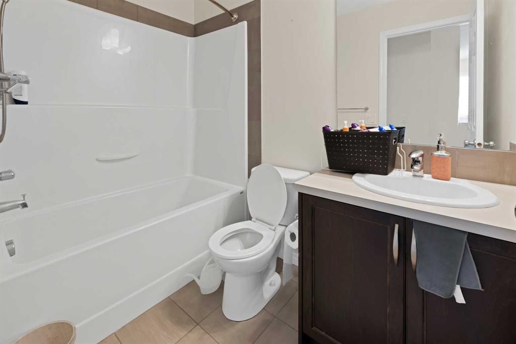 533 Savanna Blvd Boulevard Ne, Calgary, AB - Indoor Photo Showing Bathroom