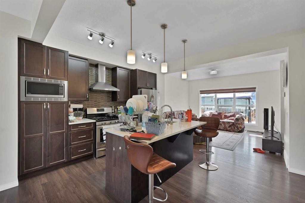 533 Savanna Blvd Boulevard Ne, Calgary, AB - Indoor Photo Showing Kitchen With Upgraded Kitchen