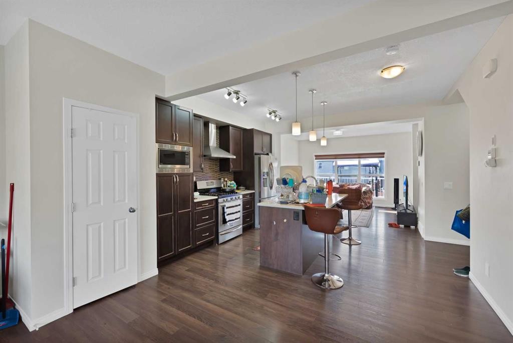 533 Savanna Blvd Boulevard Ne, Calgary, AB - Indoor Photo Showing Kitchen With Upgraded Kitchen