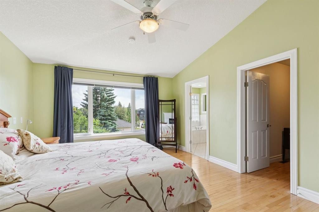 739 24 Avenue Nw, Calgary, AB - Indoor Photo Showing Bedroom