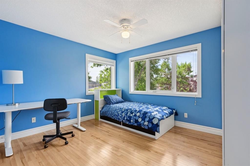 739 24 Avenue Nw, Calgary, AB - Indoor Photo Showing Bedroom