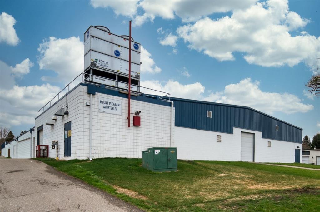 739 24 Avenue Nw, Calgary, AB - Outdoor
