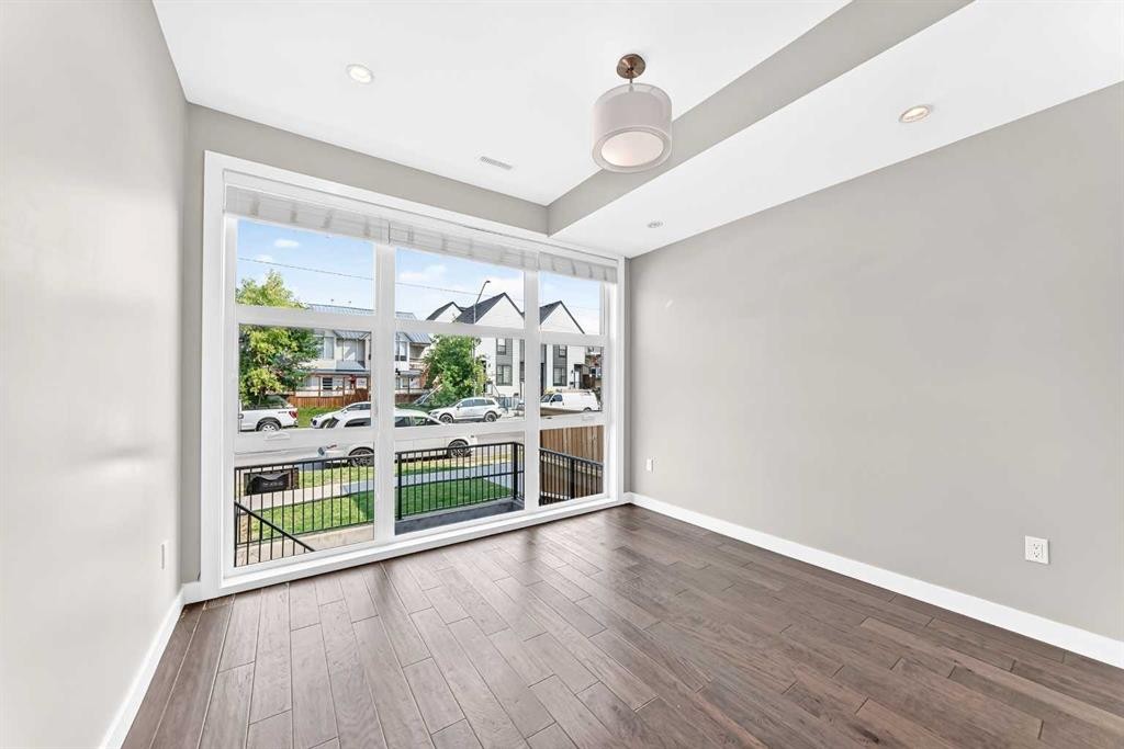1317 20 Avenue Nw, Calgary, AB - Indoor Photo Showing Other Room