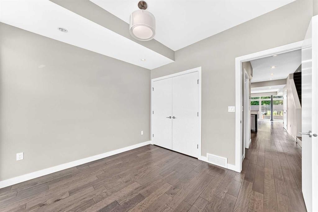 1317 20 Avenue Nw, Calgary, AB - Indoor Photo Showing Other Room
