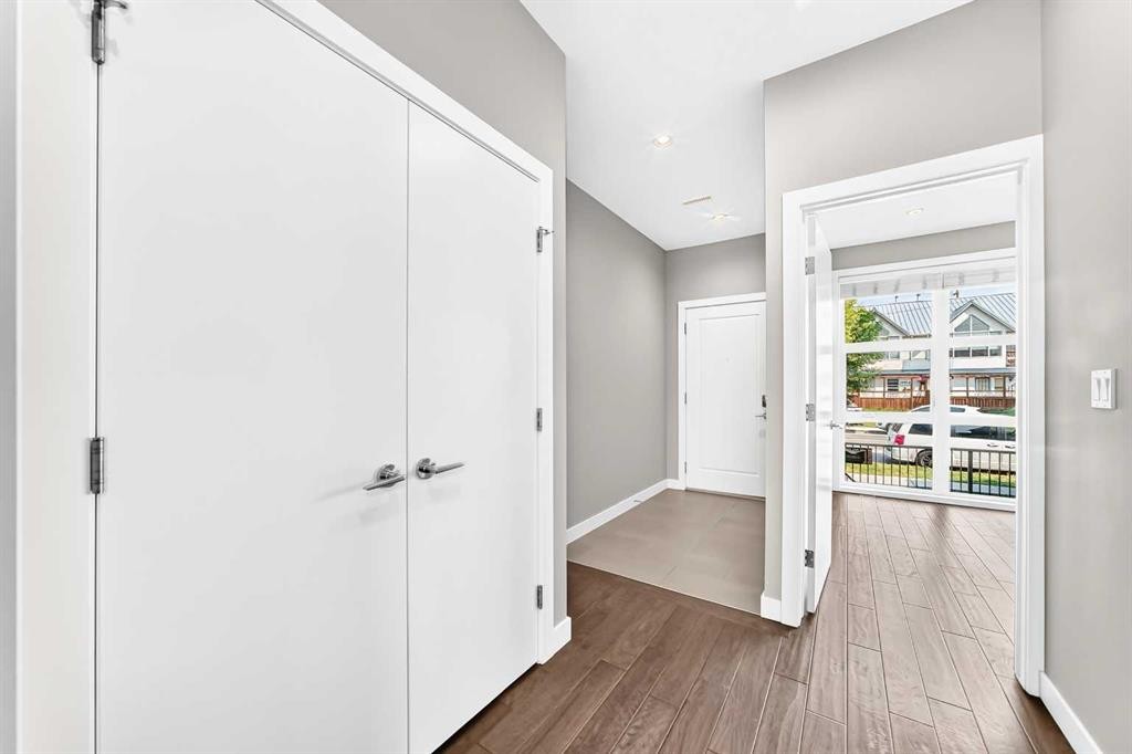 1317 20 Avenue Nw, Calgary, AB - Indoor Photo Showing Other Room