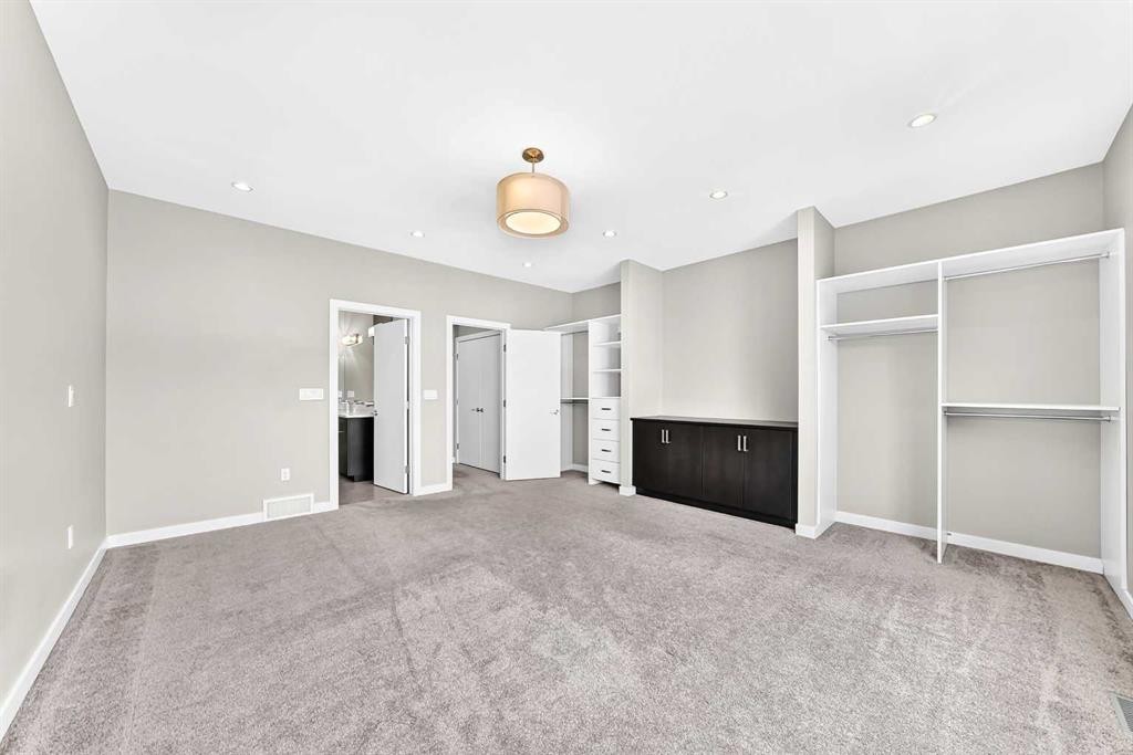 1317 20 Avenue Nw, Calgary, AB - Indoor Photo Showing Other Room