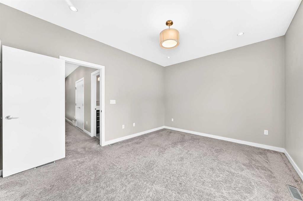 1317 20 Avenue Nw, Calgary, AB - Indoor Photo Showing Other Room