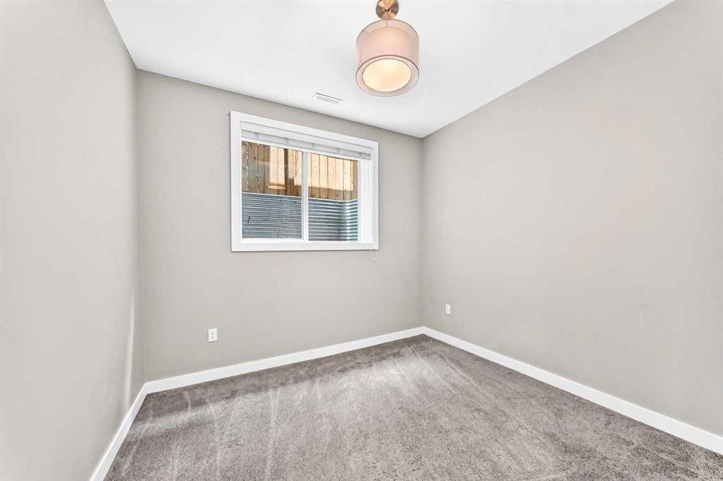 1317 20 Avenue Nw, Calgary, AB - Indoor Photo Showing Other Room