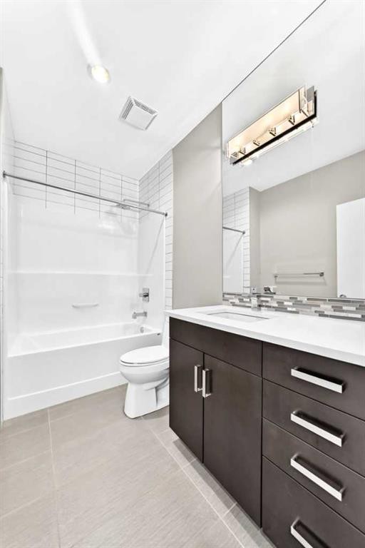 1317 20 Avenue Nw, Calgary, AB - Indoor Photo Showing Bathroom