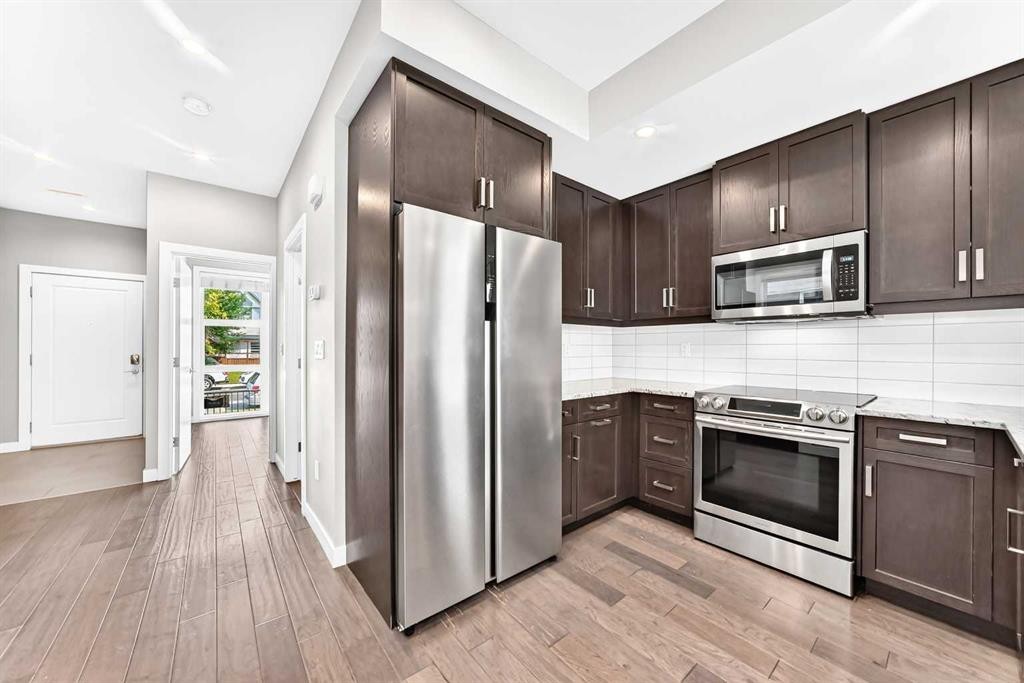 1317 20 Avenue Nw, Calgary, AB - Indoor Photo Showing Kitchen With Stainless Steel Kitchen