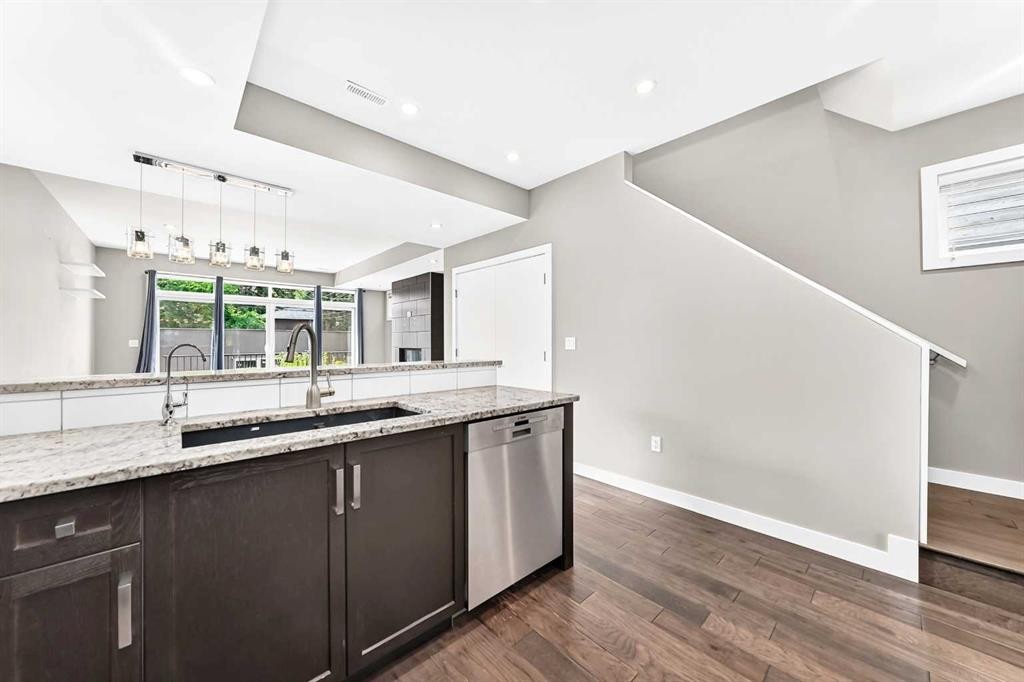 1317 20 Avenue Nw, Calgary, AB - Indoor Photo Showing Kitchen