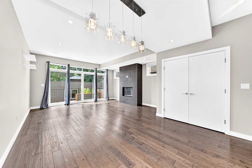 1317 20 Avenue Nw, Calgary, AB - Indoor Photo Showing Other Room
