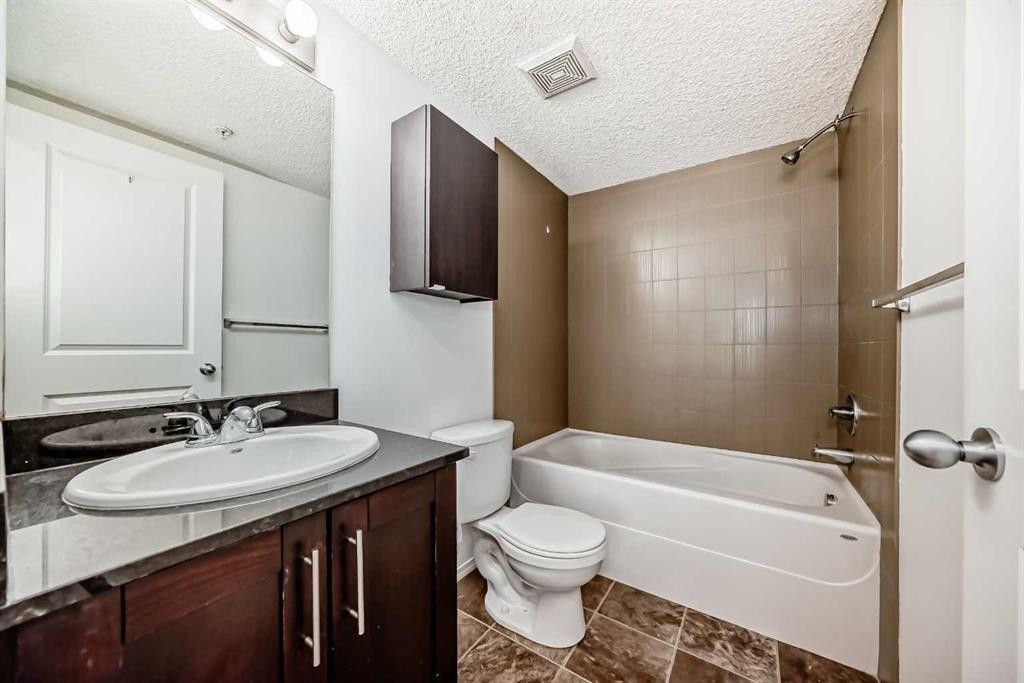 111-195 Kincora Glen Road Nw, Calgary, AB - Indoor Photo Showing Bathroom