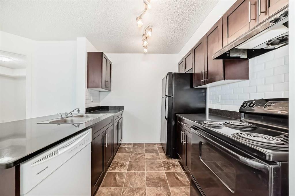 111-195 Kincora Glen Road Nw, Calgary, AB - Indoor Photo Showing Kitchen With Double Sink