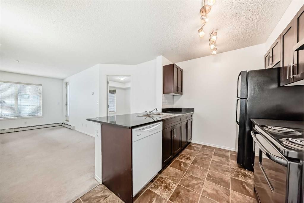 111-195 Kincora Glen Road Nw, Calgary, AB - Indoor Photo Showing Kitchen
