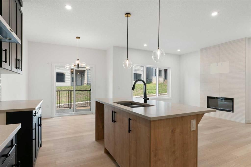 91 Heritage Manor, Cochrane, AB - Indoor Photo Showing Kitchen With Double Sink With Upgraded Kitchen