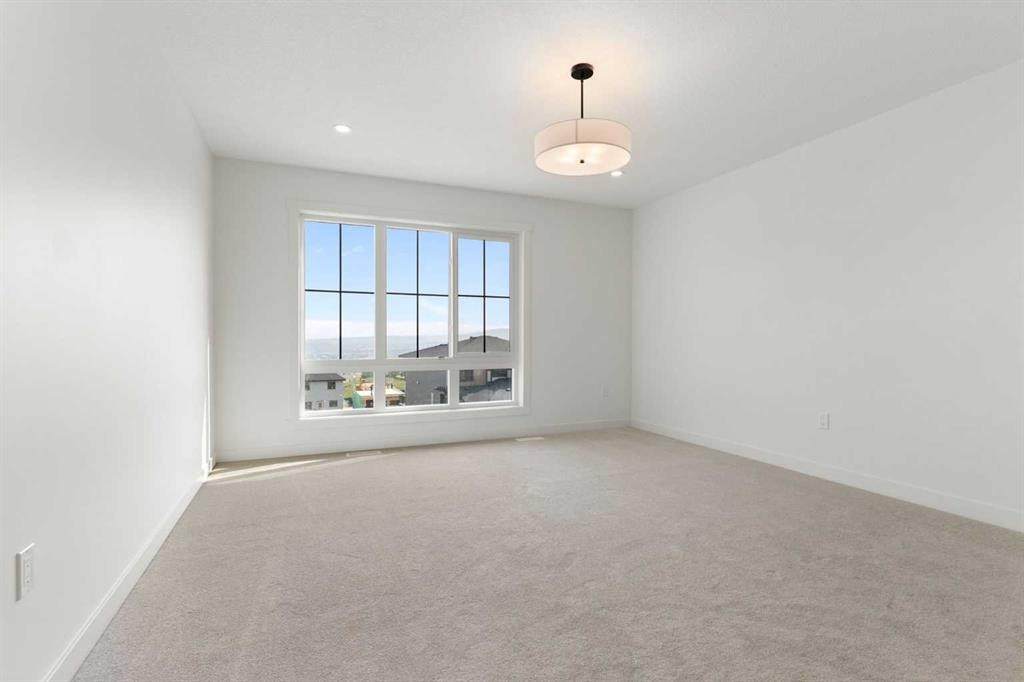 91 Heritage Manor, Cochrane, AB - Indoor Photo Showing Other Room