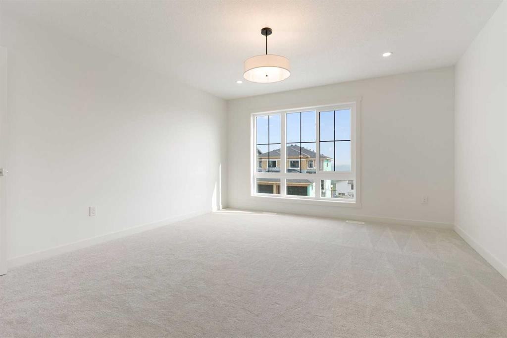 91 Heritage Manor, Cochrane, AB - Indoor Photo Showing Other Room