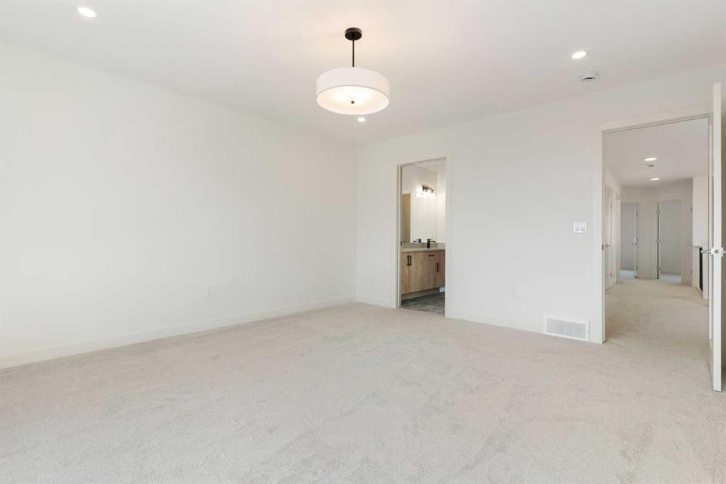 91 Heritage Manor, Cochrane, AB - Indoor Photo Showing Other Room