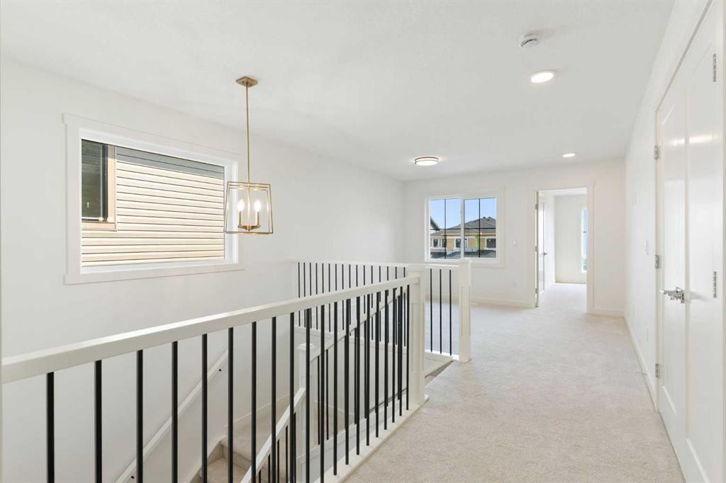 91 Heritage Manor, Cochrane, AB - Indoor Photo Showing Other Room