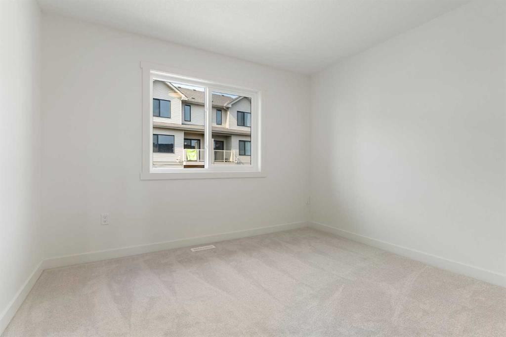 91 Heritage Manor, Cochrane, AB - Indoor Photo Showing Other Room