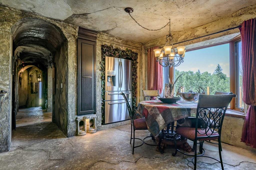 311068 Parkins Road West, Rural Foothills County, AB - Indoor Photo Showing Dining Room