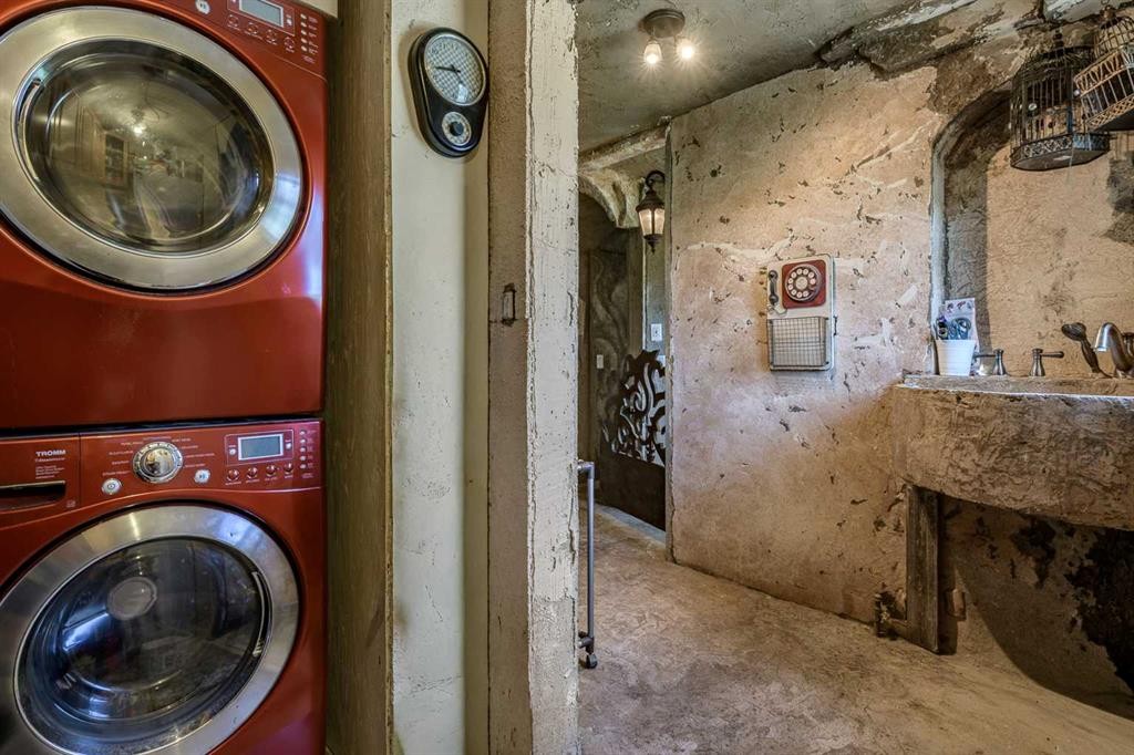 311068 Parkins Road West, Rural Foothills County, AB - Indoor Photo Showing Laundry Room