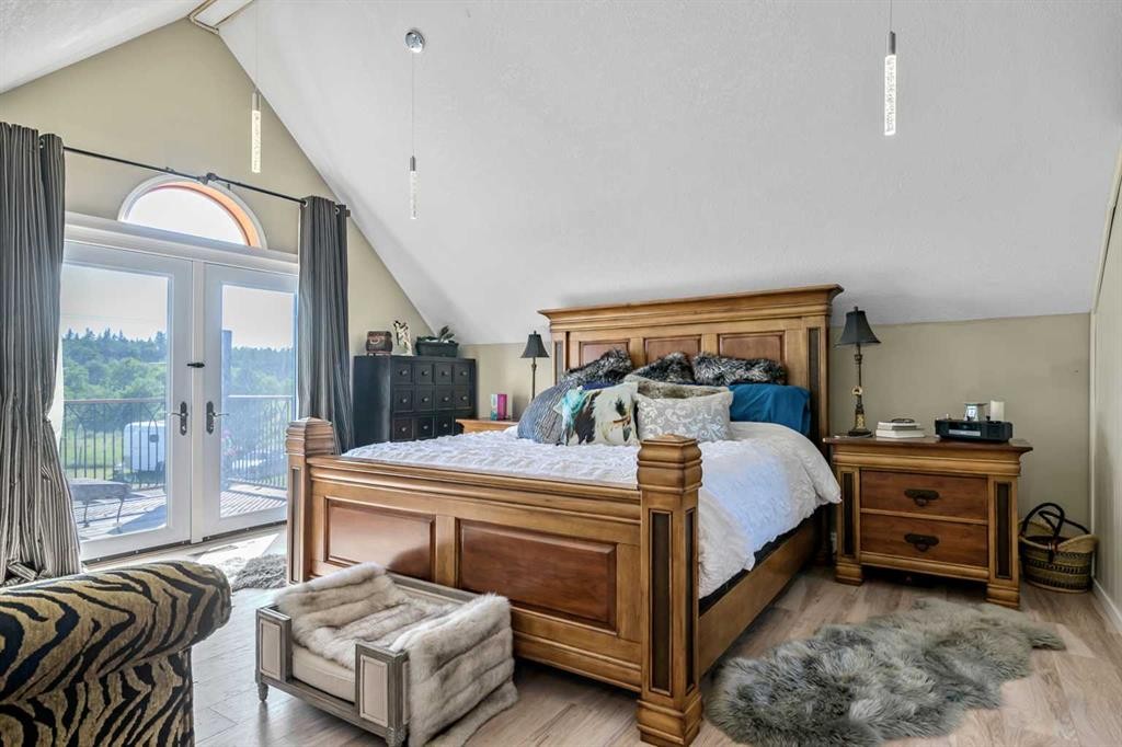 311068 Parkins Road West, Rural Foothills County, AB - Indoor Photo Showing Bedroom