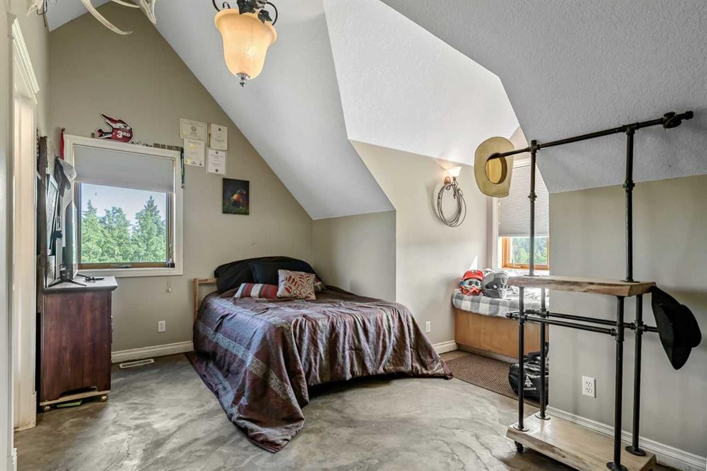 311068 Parkins Road West, Rural Foothills County, AB - Indoor Photo Showing Bedroom