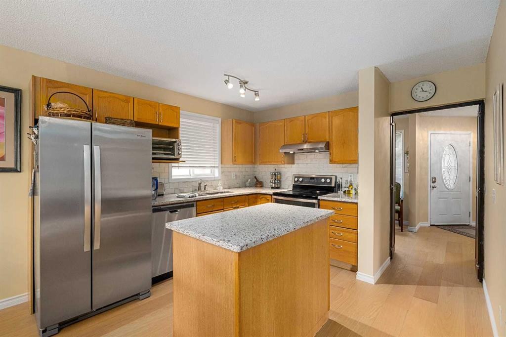 232 Harvest Glen Place Ne, Calgary, AB - Indoor Photo Showing Kitchen With Double Sink