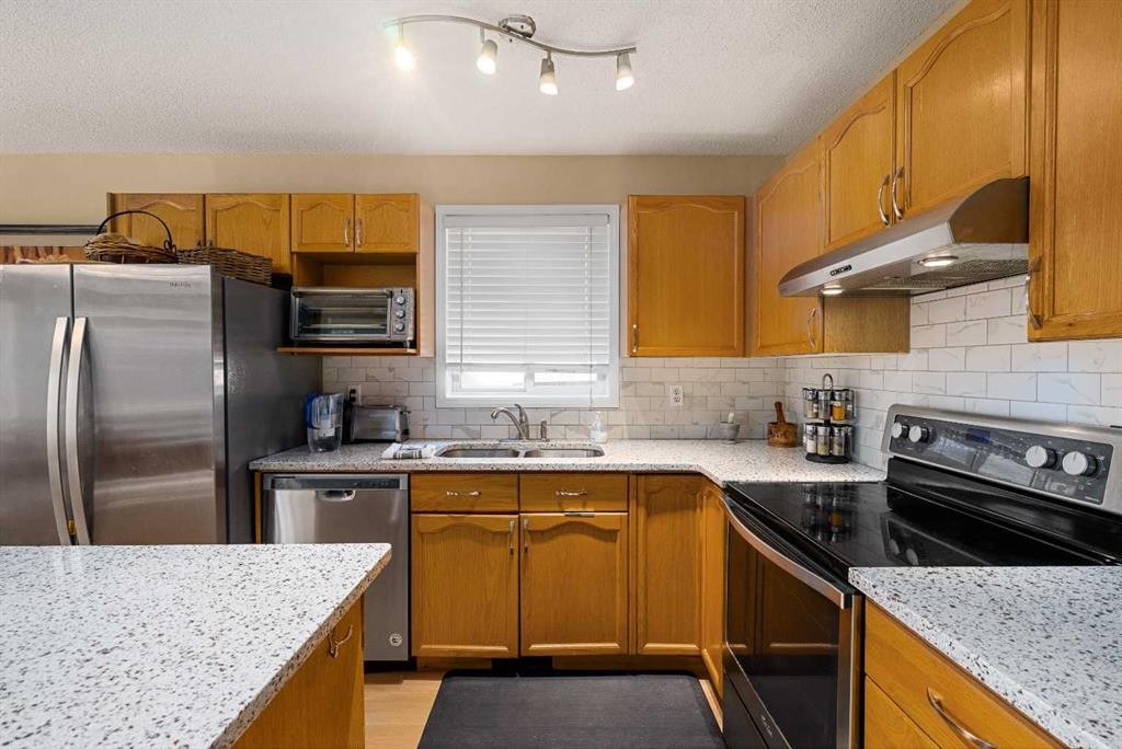 232 Harvest Glen Place Ne, Calgary, AB - Indoor Photo Showing Kitchen With Double Sink