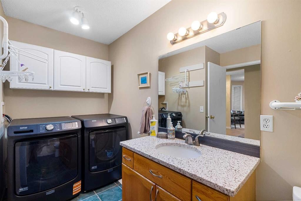 232 Harvest Glen Place Ne, Calgary, AB - Indoor Photo Showing Laundry Room