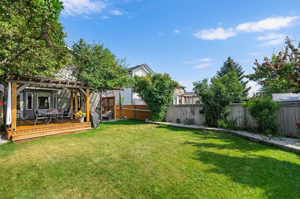 232 Harvest Glen Place Ne, Calgary, AB - Outdoor With Deck Patio Veranda With Backyard