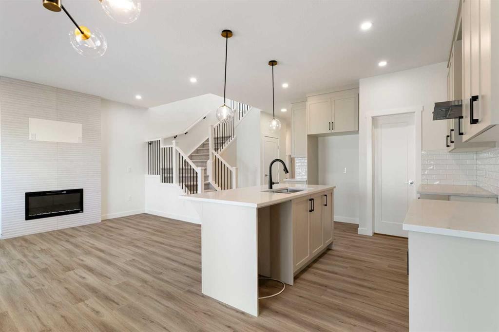 83 Heritage Manor, Cochrane, AB - Indoor Photo Showing Kitchen With Upgraded Kitchen
