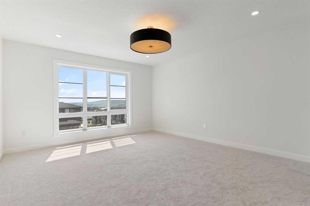 83 Heritage Manor, Cochrane, AB - Indoor Photo Showing Other Room