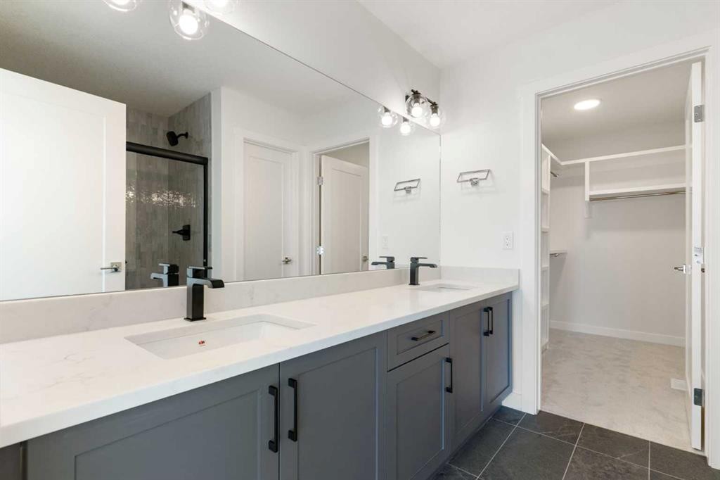 83 Heritage Manor, Cochrane, AB - Indoor Photo Showing Bathroom