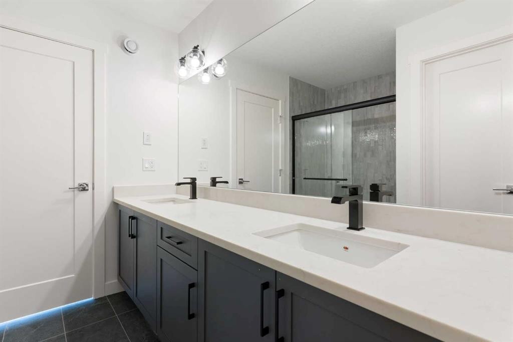 83 Heritage Manor, Cochrane, AB - Indoor Photo Showing Bathroom