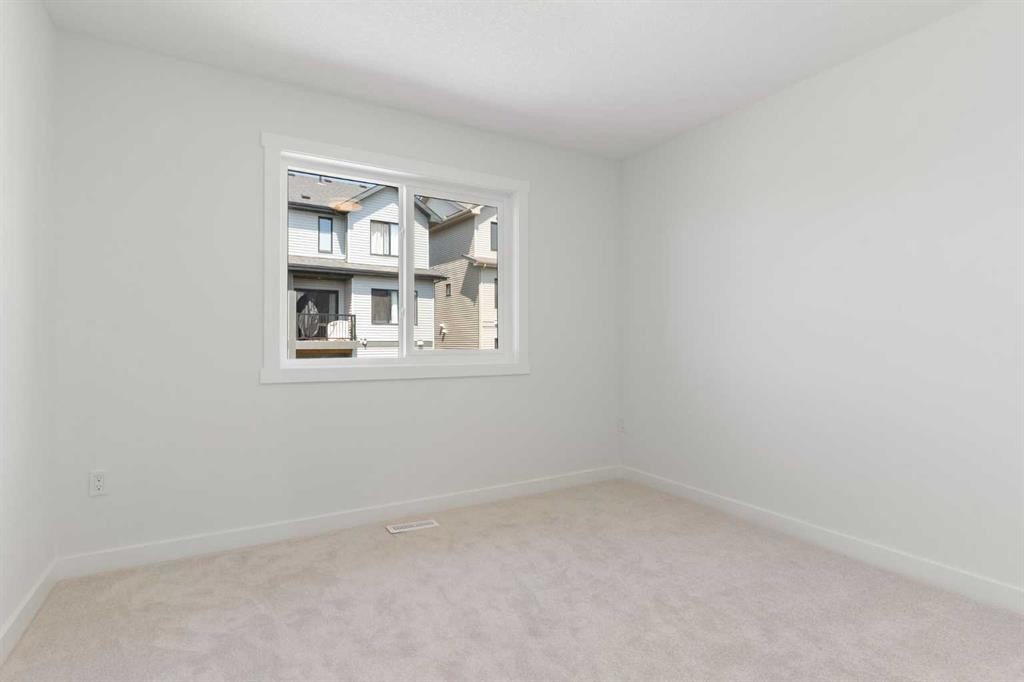 83 Heritage Manor, Cochrane, AB - Indoor Photo Showing Other Room
