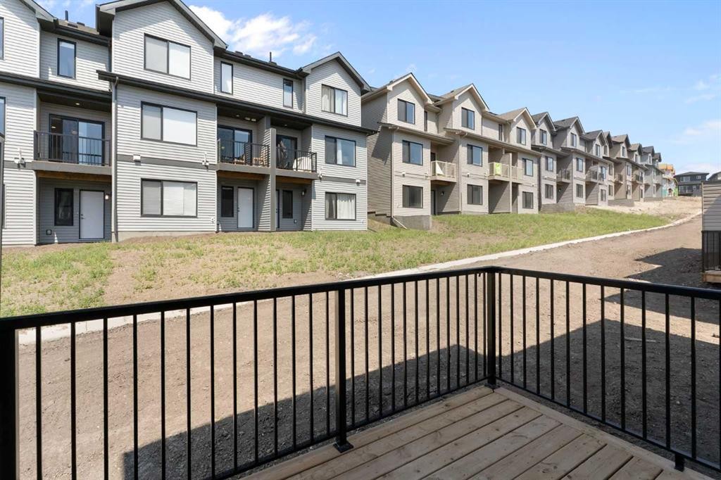 83 Heritage Manor, Cochrane, AB - Outdoor