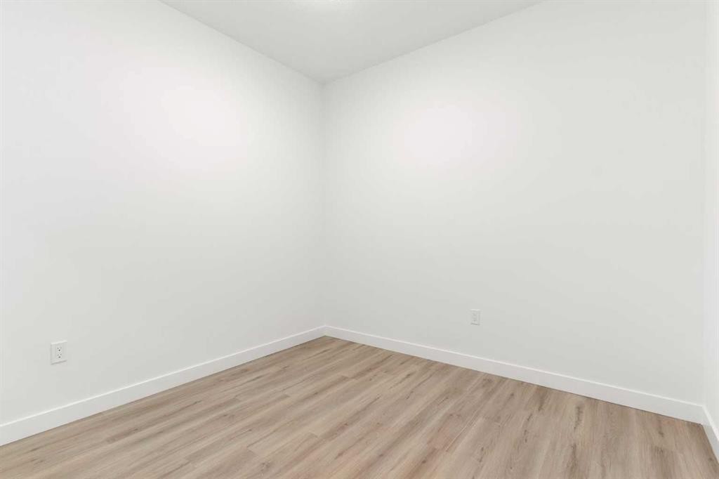 83 Heritage Manor, Cochrane, AB - Indoor Photo Showing Other Room