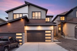107 Heritage Manor Cochrane, AB T4C 3K8
