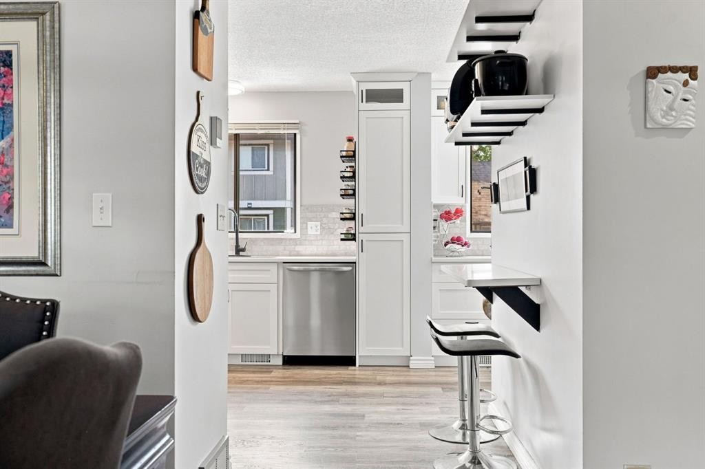20-8533 Silver Springs Road Nw, Calgary, AB - Indoor