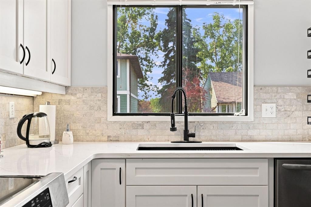 20-8533 Silver Springs Road Nw, Calgary, AB - Indoor Photo Showing Kitchen
