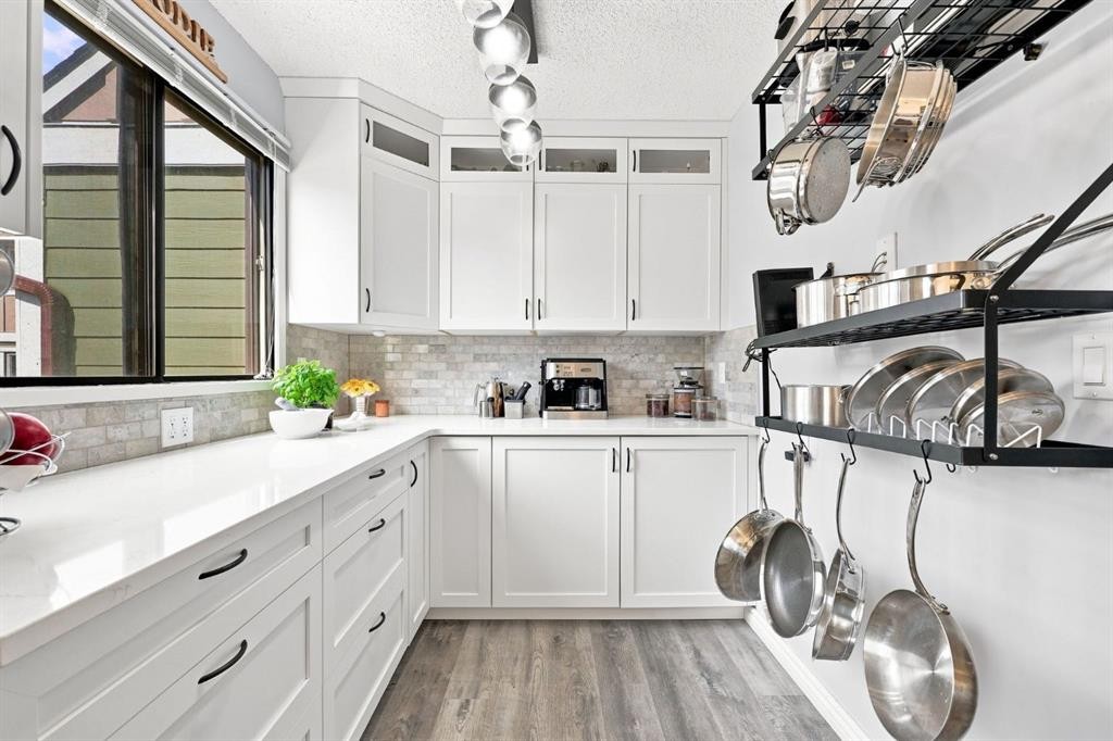20-8533 Silver Springs Road Nw, Calgary, AB - Indoor Photo Showing Kitchen