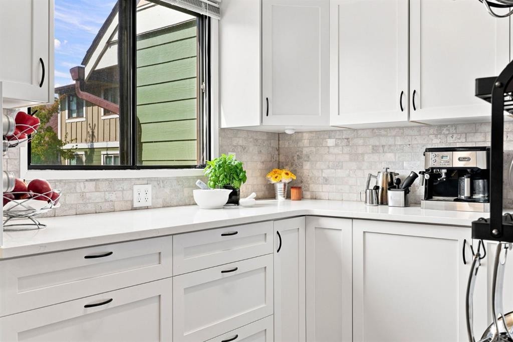 20-8533 Silver Springs Road Nw, Calgary, AB - Indoor Photo Showing Kitchen