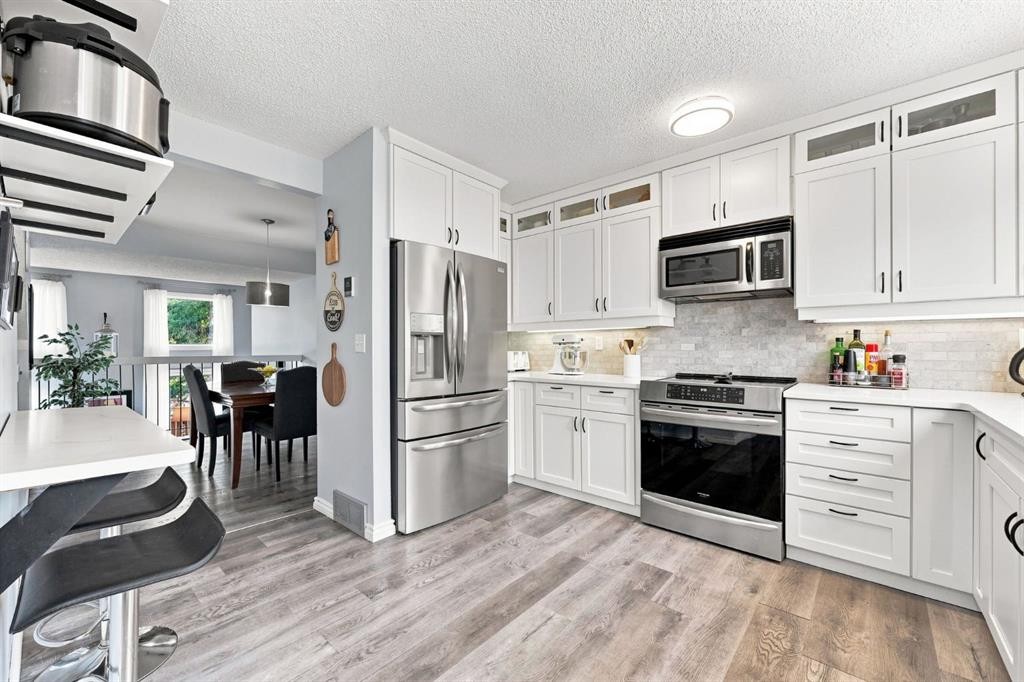 20-8533 Silver Springs Road Nw, Calgary, AB - Indoor Photo Showing Kitchen