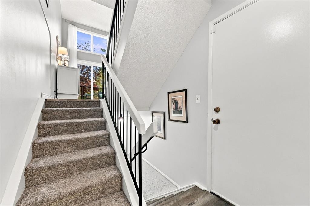 20-8533 Silver Springs Road Nw, Calgary, AB - Indoor Photo Showing Other Room