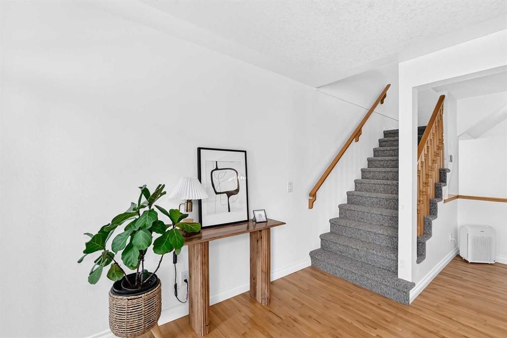 357 Regal Park Ne, Calgary, AB - Indoor Photo Showing Other Room