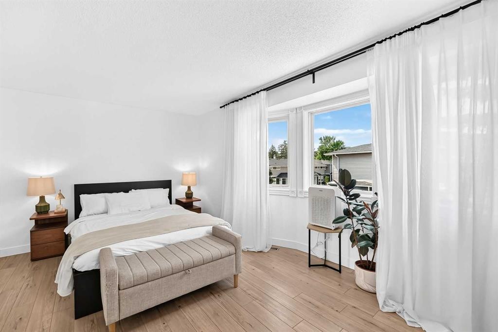 357 Regal Park Ne, Calgary, AB - Indoor Photo Showing Bedroom