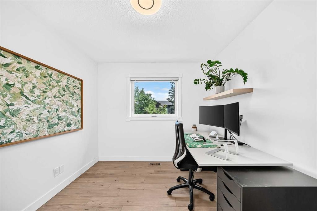 357 Regal Park Ne, Calgary, AB - Indoor Photo Showing Office